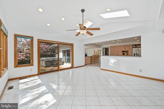 1624 CROWN POINT LN, Cherry Hill, NJ 08003