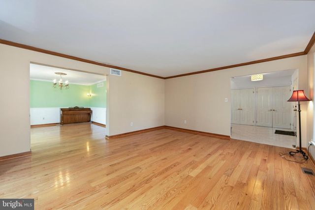 1624 CROWN POINT LN, Cherry Hill, NJ 08003