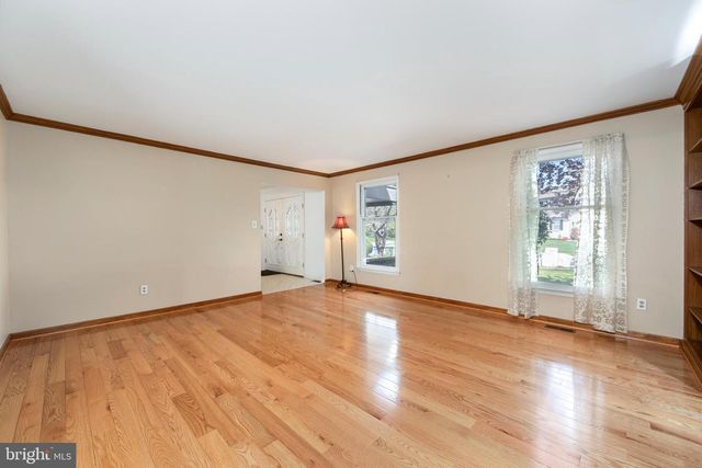 1624 CROWN POINT LN, Cherry Hill, NJ 08003