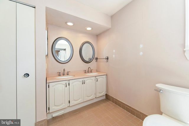 1624 CROWN POINT LN, Cherry Hill, NJ 08003