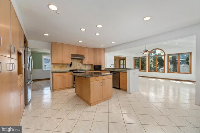 1624 CROWN POINT LN, Cherry Hill, NJ 08003