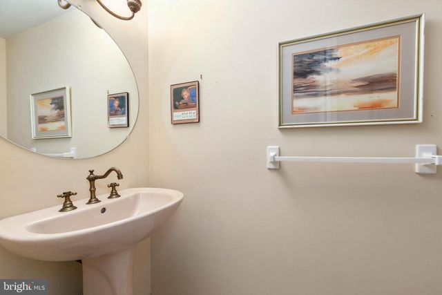 1624 CROWN POINT LN, Cherry Hill, NJ 08003