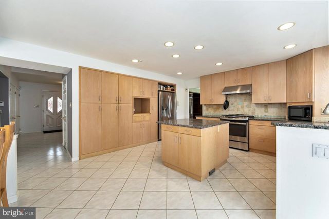 1624 CROWN POINT LN, Cherry Hill, NJ 08003