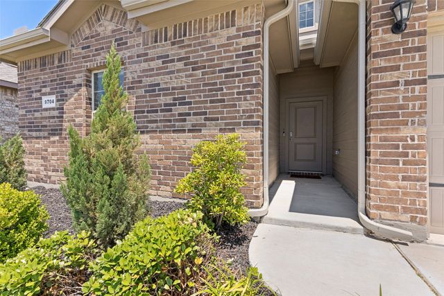 9704 Calhoun Falls Drive, Fort Worth, TX 76108