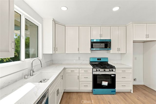 6324 Tampa Avenue, Tarzana, CA 91335