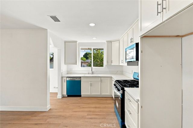 6324 Tampa Avenue, Tarzana, CA 91335