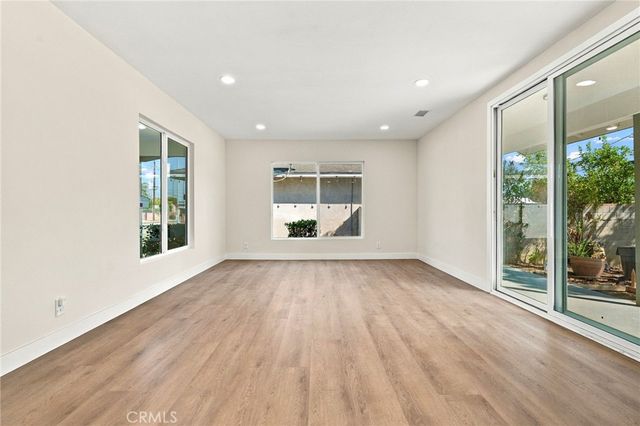 6324 Tampa Avenue, Tarzana, CA 91335