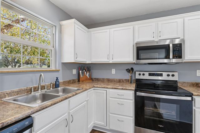 1131 Cornerstone Lane, Pleasant Hill, IA 50327