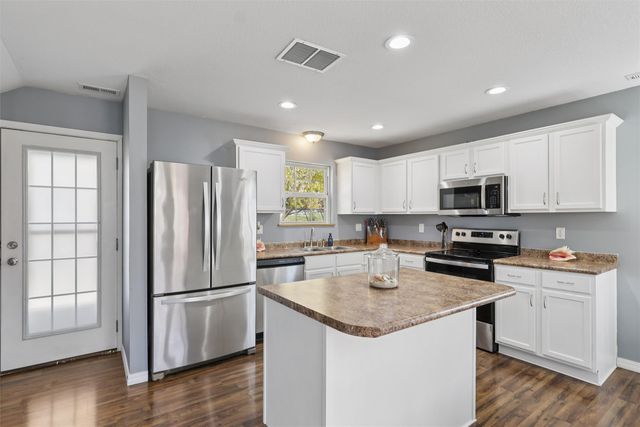 1131 Cornerstone Lane, Pleasant Hill, IA 50327