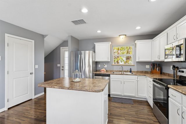 1131 Cornerstone Lane, Pleasant Hill, IA 50327