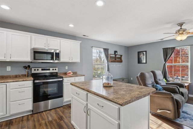 1131 Cornerstone Lane, Pleasant Hill, IA 50327