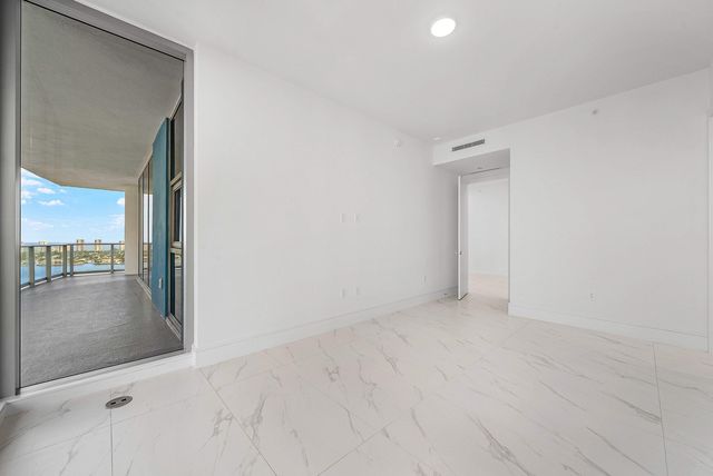220 Lake Shore Drive 2202, Lake Park, FL 33403