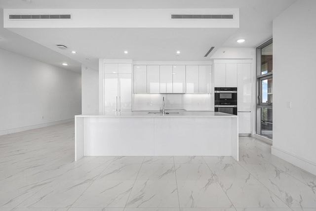 220 Lake Shore Drive 2202, Lake Park, FL 33403
