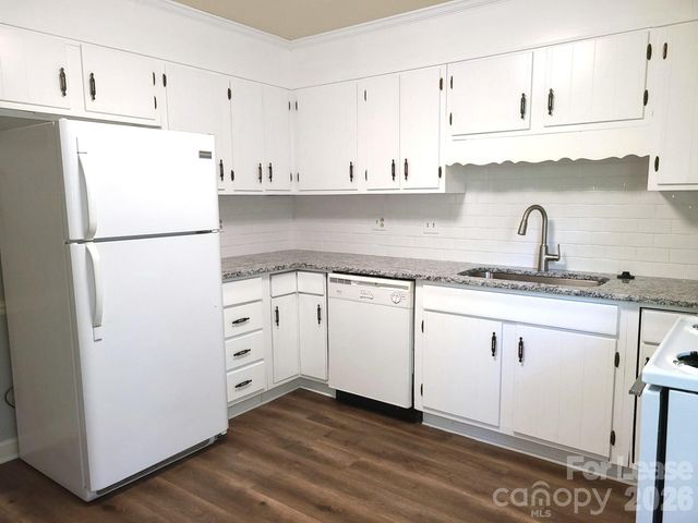 2141 Selwyn Avenue 111, Charlotte, NC 28207