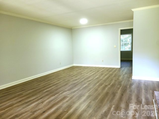 2141 Selwyn Avenue 111, Charlotte, NC 28207