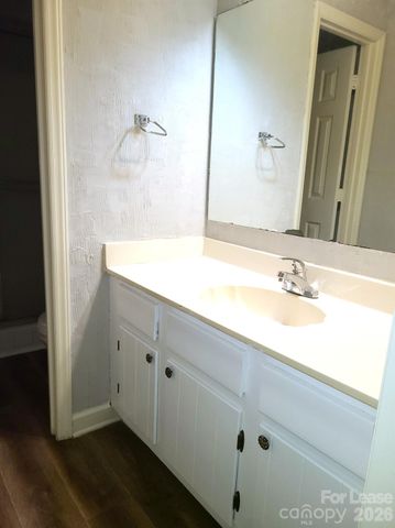 2141 Selwyn Avenue 111, Charlotte, NC 28207
