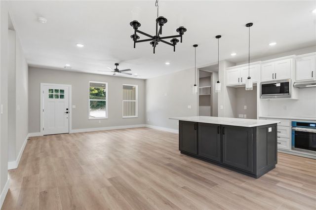 5 Greetham Lane, Bella Vista, AR 72714