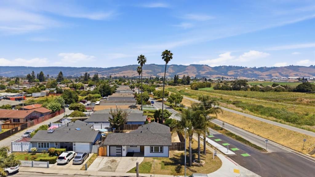 Image 10 of property listing at 450 Beck Street, Watsonville, CA 95076