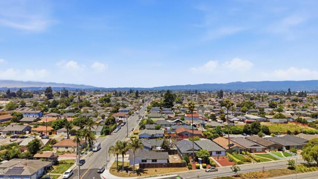 Image 4 of property listing at 450 Beck Street, Watsonville, CA 95076