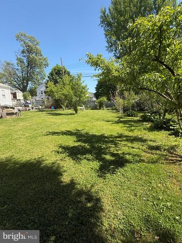 32 S 12TH ST, Darby, PA 19023