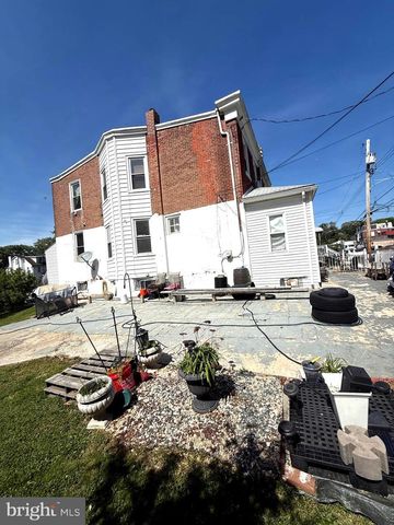 32 S 12TH ST, Darby, PA 19023
