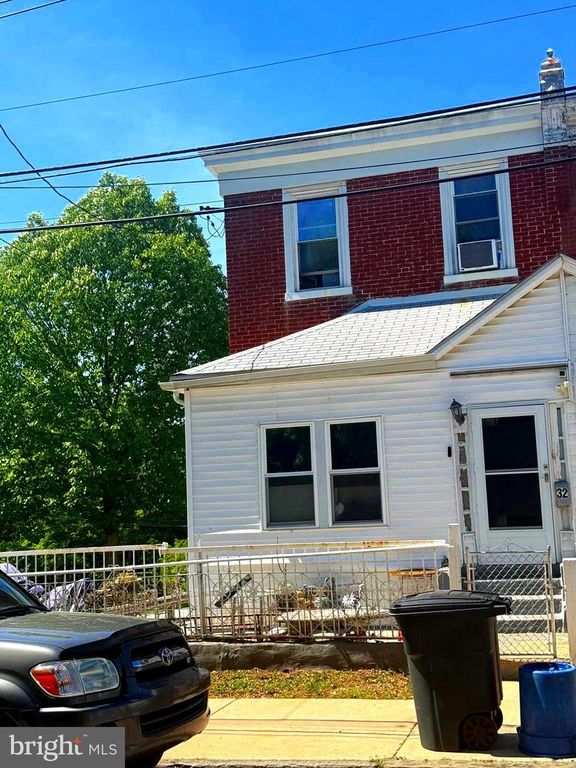 32 S 12TH ST, Darby, PA 19023