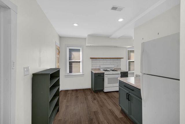 10912 S Avenue J, Chicago, IL 60617