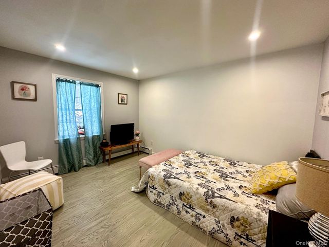 25 Clinton Street, Middletown, NY 10940