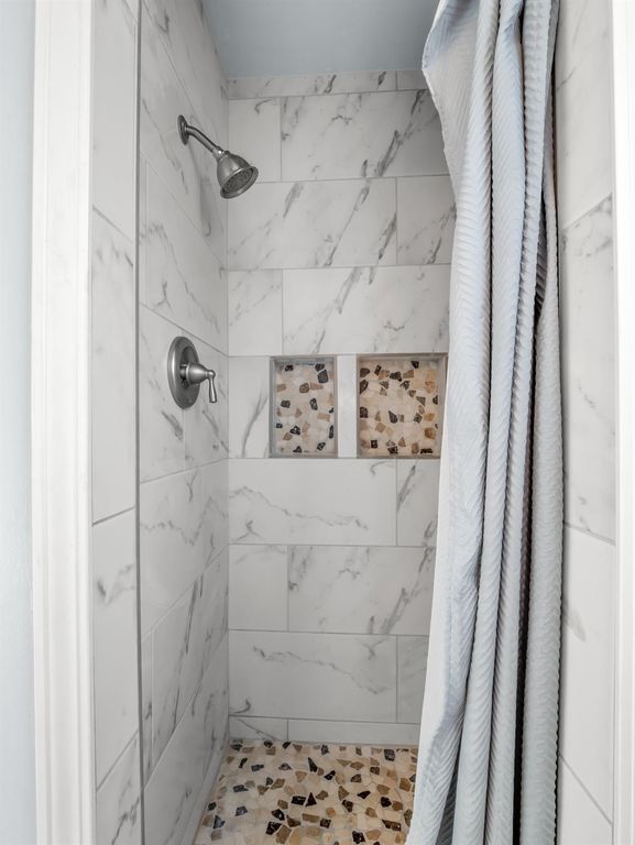 Image 17 of property listing at 732 W Cortland Avenue, Fresno, CA 93705