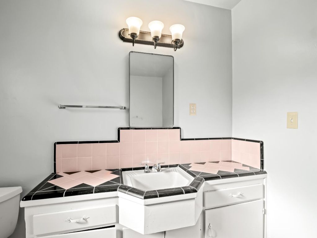 Image 18 of property listing at 732 W Cortland Avenue, Fresno, CA 93705