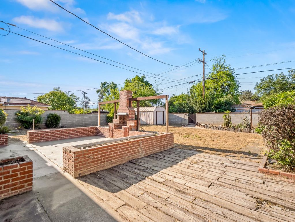 Image 22 of property listing at 732 W Cortland Avenue, Fresno, CA 93705
