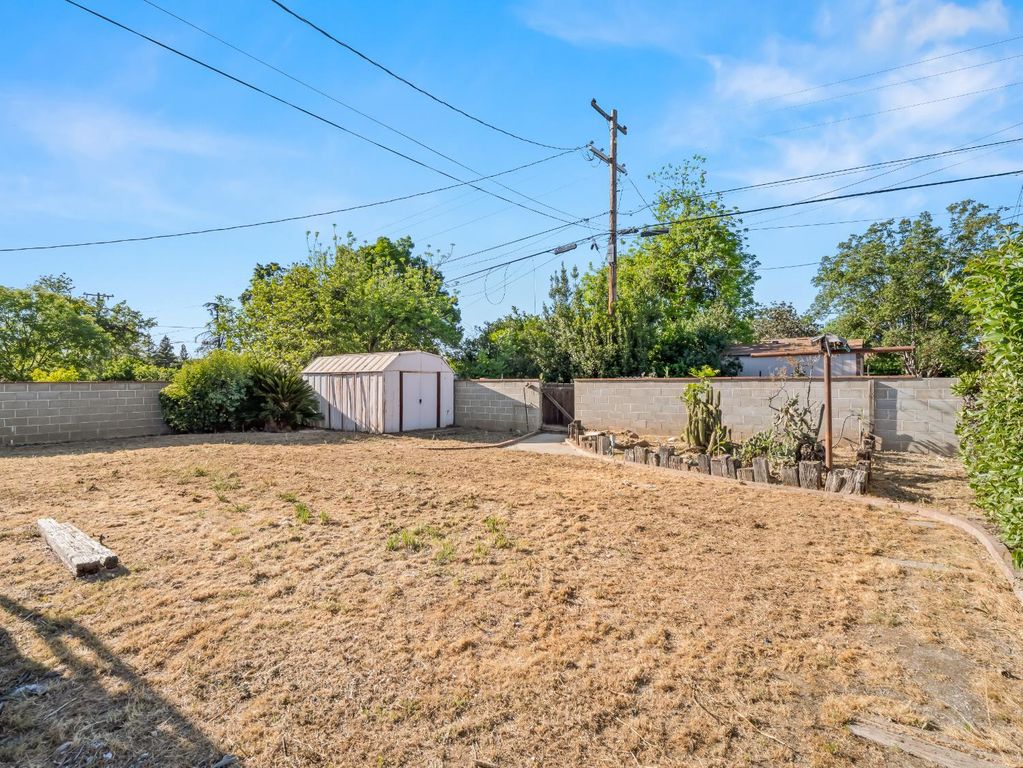 Image 23 of property listing at 732 W Cortland Avenue, Fresno, CA 93705