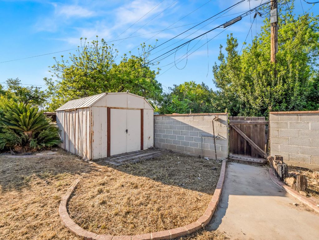 Image 24 of property listing at 732 W Cortland Avenue, Fresno, CA 93705