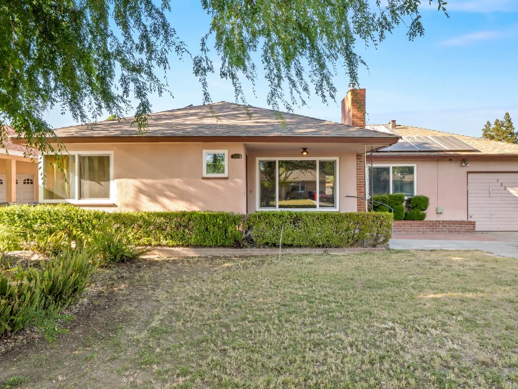 Image 3 of property listing at 732 W Cortland Avenue, Fresno, CA 93705