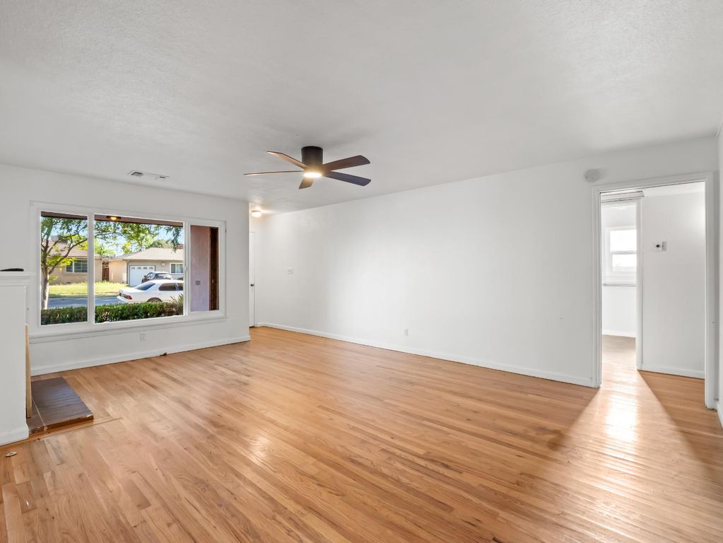 Image 6 of property listing at 732 W Cortland Avenue, Fresno, CA 93705