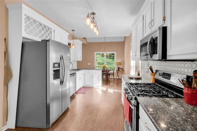 214 Kingsley Way, Woodstock, GA 30188