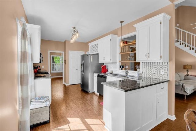214 Kingsley Way, Woodstock, GA 30188