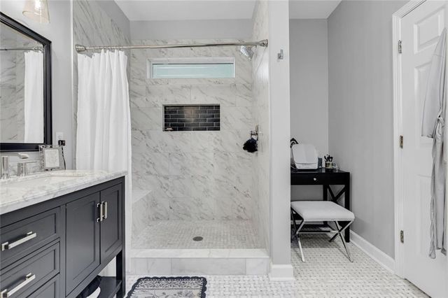 214 Kingsley Way, Woodstock, GA 30188