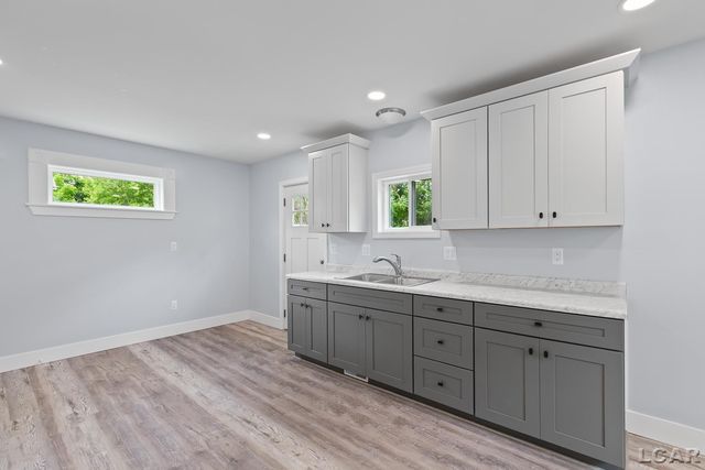 138 E Robinson Street, Jackson, MI 49203