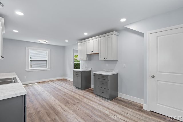 138 E Robinson Street, Jackson, MI 49203