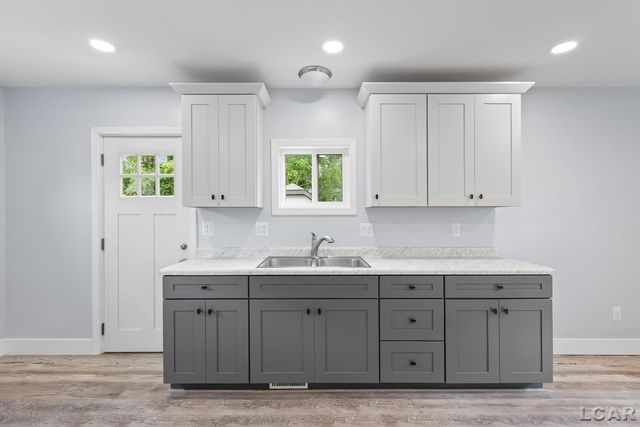 138 E Robinson Street, Jackson, MI 49203
