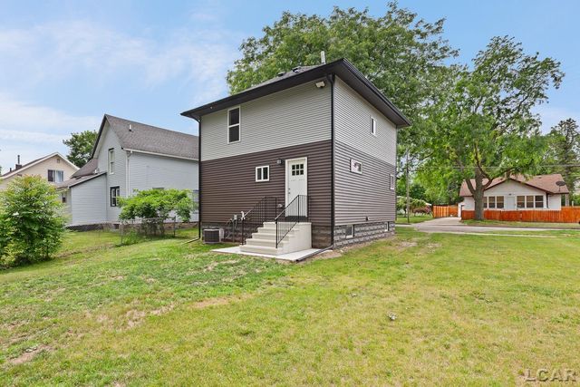 138 E Robinson Street, Jackson, MI 49203