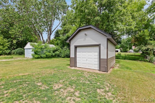 138 E Robinson Street, Jackson, MI 49203