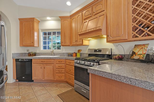 6352 N Skyline Court, Tucson, AZ 85718