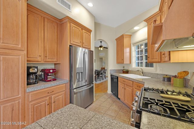 6352 N Skyline Court, Tucson, AZ 85718