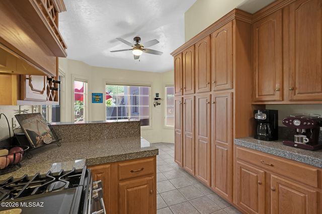 6352 N Skyline Court, Tucson, AZ 85718