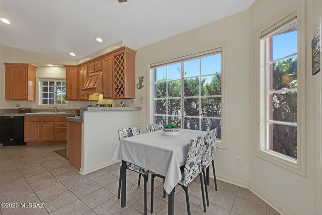 6352 N Skyline Court, Tucson, AZ 85718