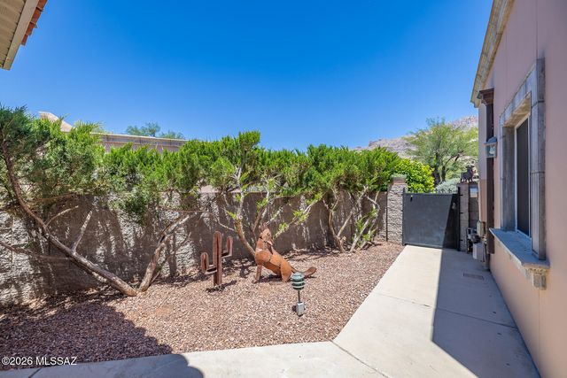 6352 N Skyline Court, Tucson, AZ 85718