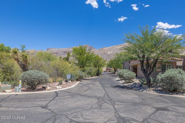6352 N Skyline Court, Tucson, AZ 85718