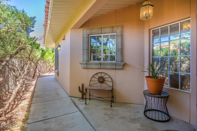 6352 N Skyline Court, Tucson, AZ 85718